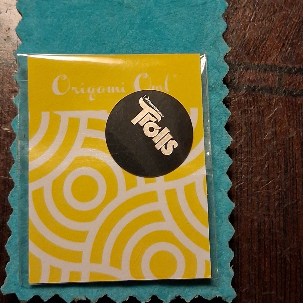 Trolls Small Window Plate Origami Owl